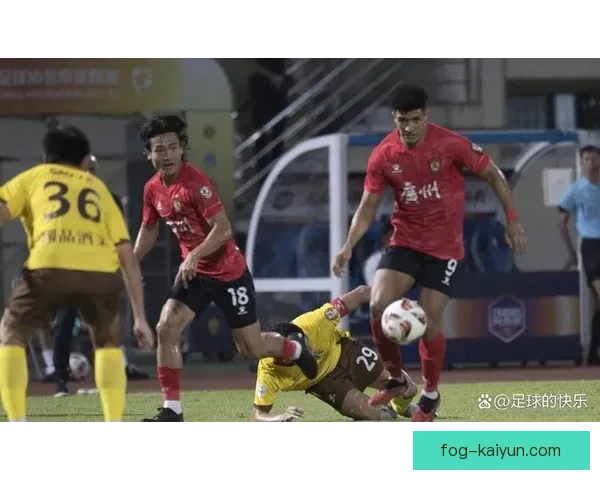 中超双雄再掀战火，强强对决备受期待，球迷热情高涨