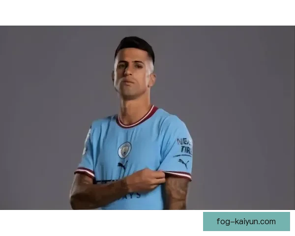 坎塞洛在曼城时期表现稳健，成为球队后防线的重要支柱。